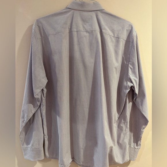 Effortlessly Chic: Unleash Your Style with UNTUCKit’s Modern Shirts for Men - Picture 5 of 5